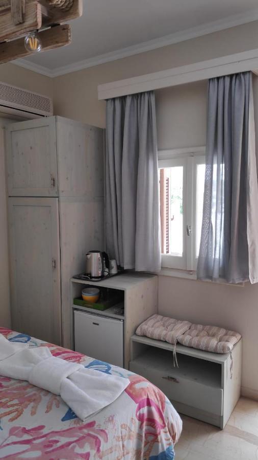 Helena'S Rooms Kassiopi Esterno foto